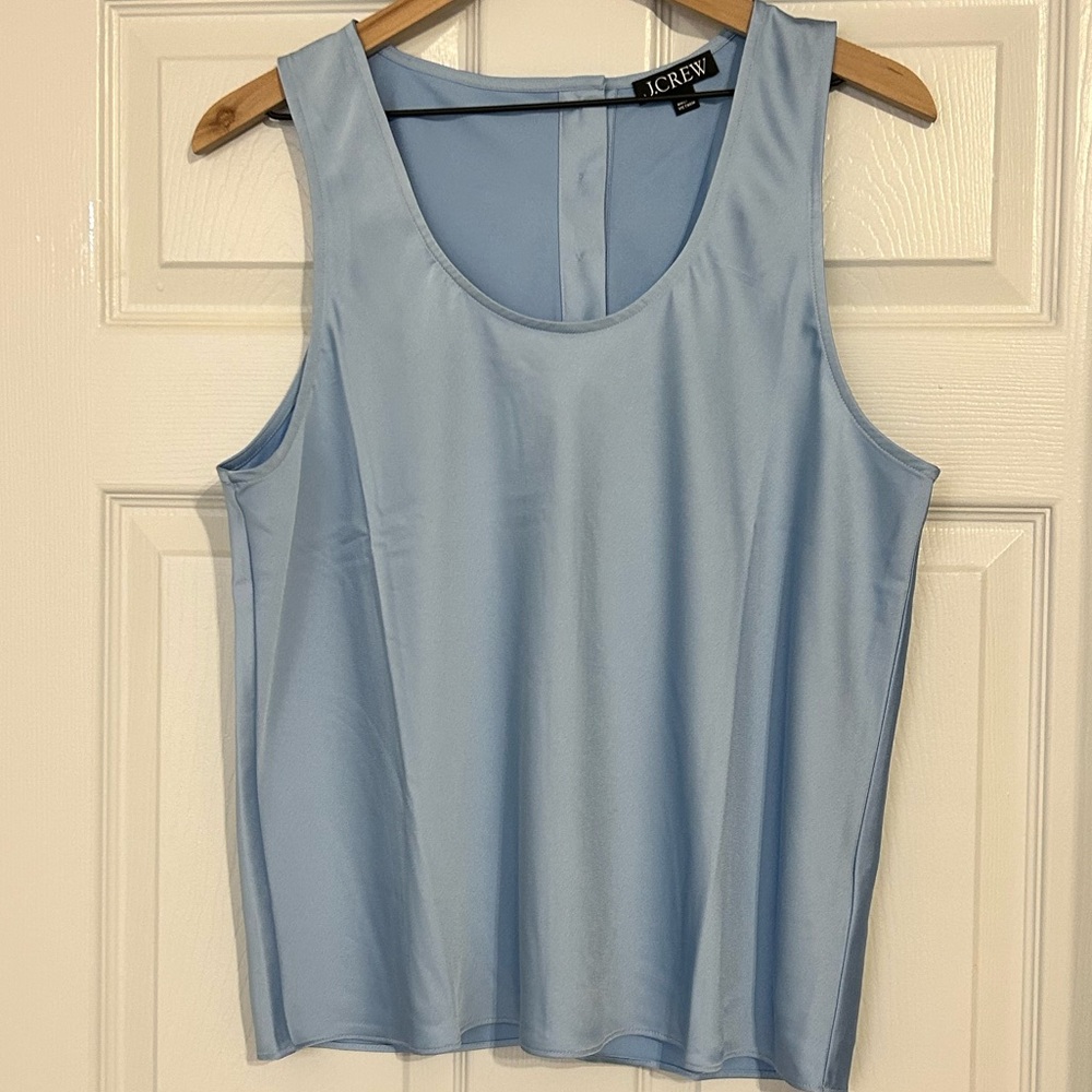 Sleeveless shell top in everyday crepe